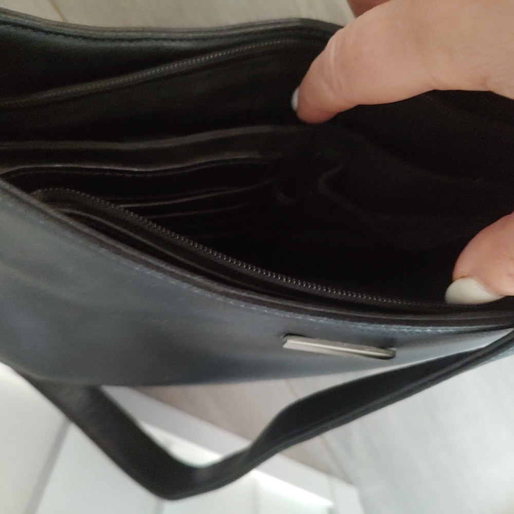 Liz Claiborne Black Shoulder Bag Sleek Minimalist Design - Picture 10 of 16